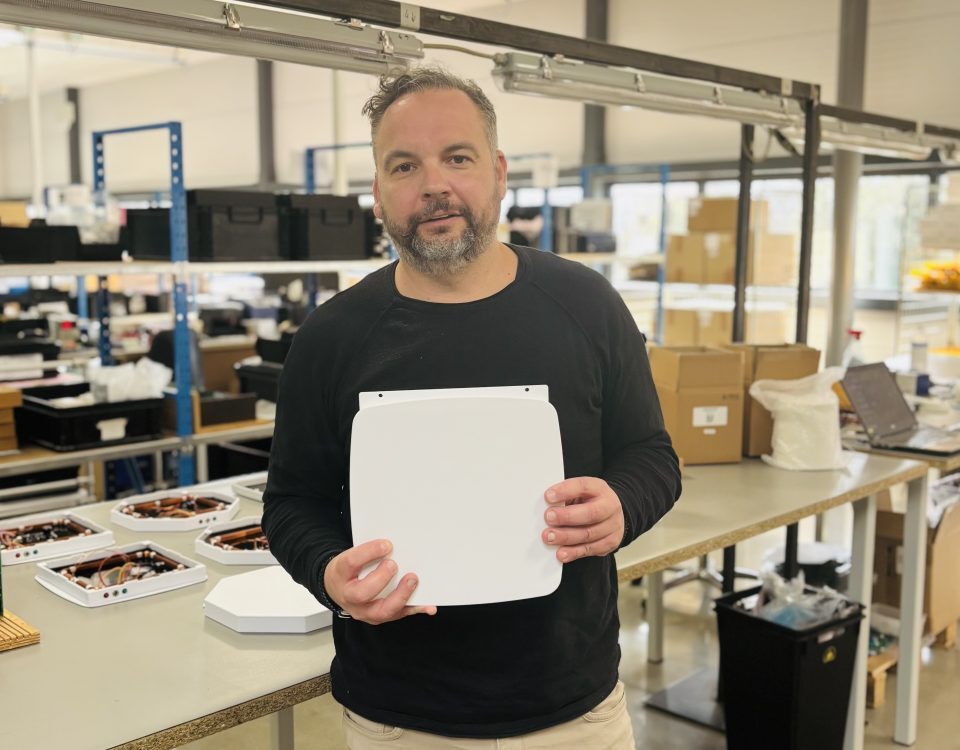 Hersteller präsentiert ATE-Gerät gegen aufsteigende Feuchtigkeit in französischer Produktionsstätte