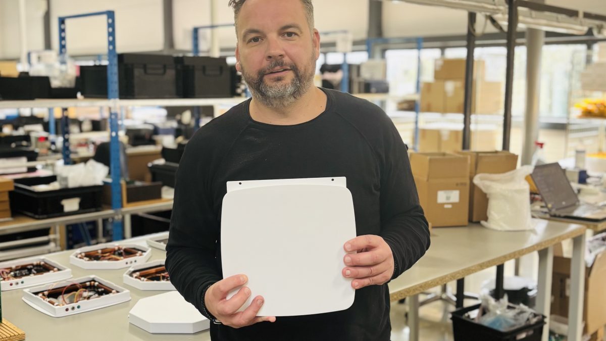 Hersteller präsentiert ATE-Gerät gegen aufsteigende Feuchtigkeit in französischer Produktionsstätte